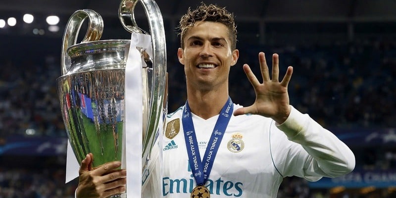 CR7 là một trong những cầu thủ vĩ đại nhất mọi thời đại